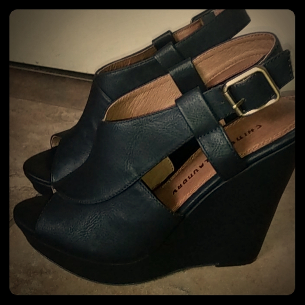 CHINESE LAUNDRY Platform Wedge